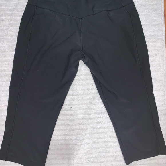 Nike Dri Fit black capris - Picture 4 of 4
